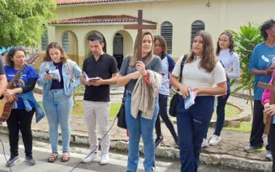 💜 Durante a Sexta da Paixão, Missão Pastoral envolveu Irmãs e jovens ⛪