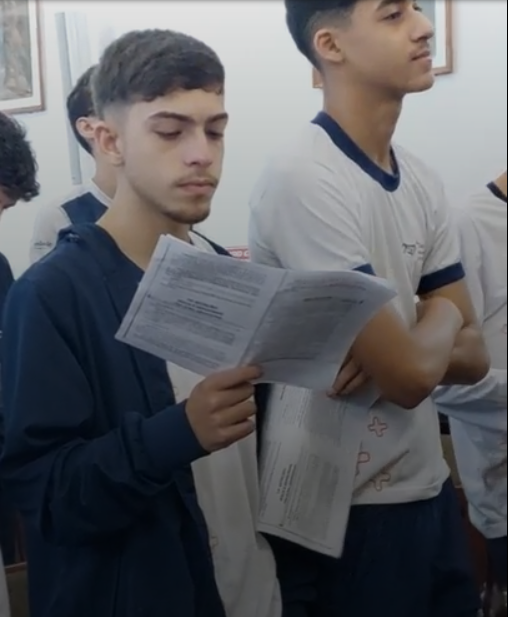 Caminhando com Cristo: alunos do Piedade Vest vivenciam a tradicional Via Sacra