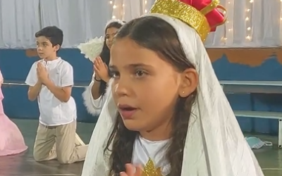 Coroação de Maria Homenageia Mães e Emociona no Colégio Piedade