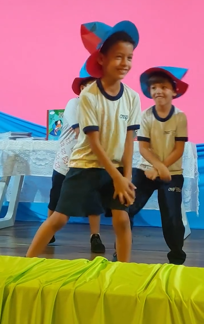 Encenação teatral dos alunos do Piedade Júnior conscientiza os estudantes acerca da importância da leitura