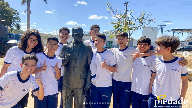 Estudantes do 8º ano visitam a Gruta do Maquiné.