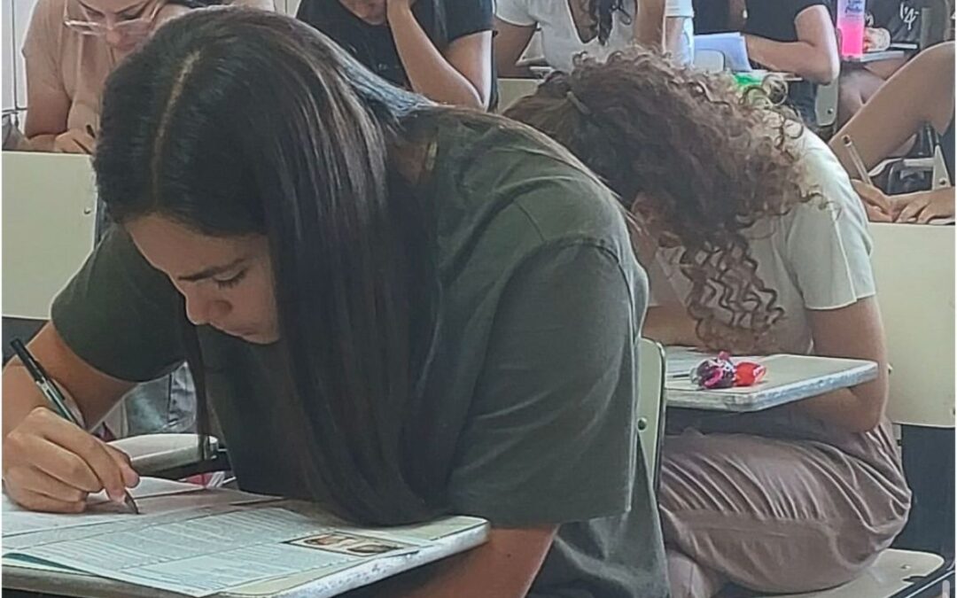 Nossos estudantes da 3ª série do Piedade Vest estão se preparando com afinco para o ENEM e os nossos Simulados são uma parte fundamental desse processo!