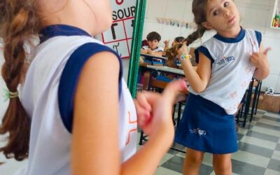 Reflexos da autoestima: descobrindo-se no espelho no Colégio Piedade
