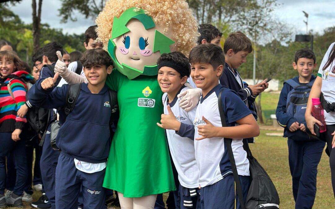 🌱✨ Os estudantes do 6º ano viveram a experiência de ter o meio ambiente como sala de aula em uma incrível visita ao Parque da Cachoeira!