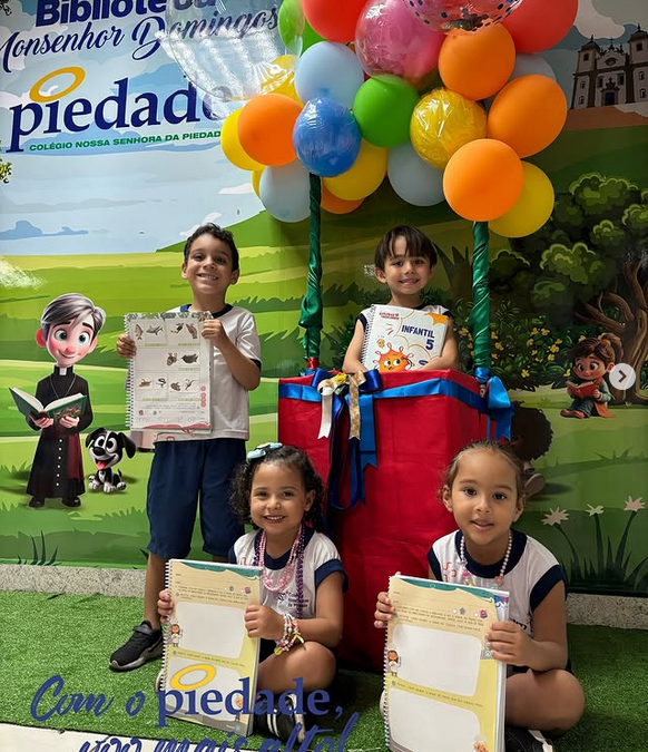 📚✨ Festa de Entrega do Livro Didático 2025 ✨🎈