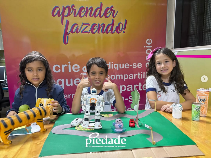 🎭✨ Teatro de Objetos no Piedade!