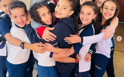 ✨ Os corredores voltaram a se encher de abraços e sorrisos! ✨