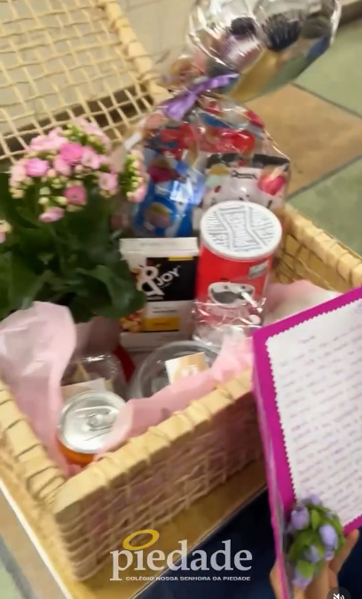 Celebramos um momento único e cheio de significado para os alunos do 5º ano: o Dia da Caneta. Esse dia simboliza muito mais do que simplesmente começar a escrever com caneta, é um marco de crescimento, amadurecimento e de novas responsabilidades.