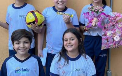 Nesta quinta-feira, nossos alunos do 5º ano participaram da atividade “Anjo”! Cada um preparou com carinho uma carta para seu amigo oculto, e o desafio era adivinhar quem era seu anjo!