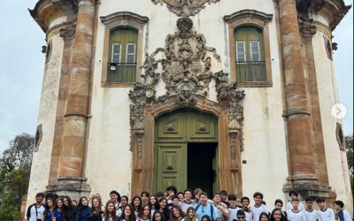 Os alunos do 8º ano embarcaram em uma viagem incrível para Ouro Preto, vivenciando um dia cheio de história e cultura!