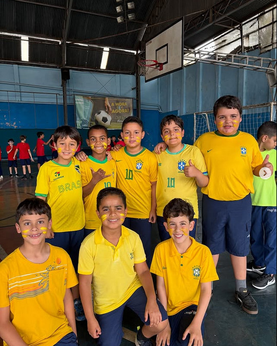 Hoje foi dia de gincana no Colégio Piedade: vermelho x amarelo! 🔴🟡