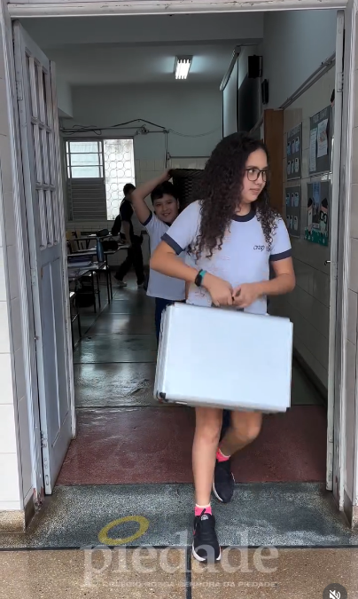 Os alunos do 5º ano, das professoras Cláudia e Daniela, participaram do Dia da Mochila Sem Mochila — e foi pura diversão! 😂🎒❌