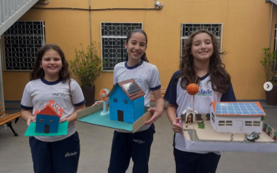 🌱✨ Na aula de Geografia, os alunos do 5º ano mergulharam no estudo das fontes de energia renováveis e descobriram como elas são essenciais para um futuro mais sustentável.