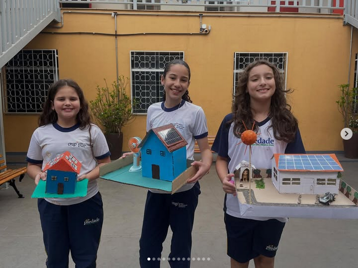 🌱✨ Na aula de Geografia, os alunos do 5º ano mergulharam no estudo das fontes de energia renováveis e descobriram como elas são essenciais para um futuro mais sustentável.
