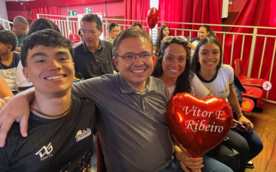 Os pais dos alunos do 3º ano prepararam uma homenagem singela, mas repleta de amor, carinho e orgulho pelos seus filhos.